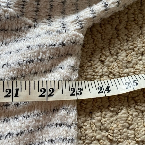 ❄️ Lou & Grey off white gray striped cropped cotton oversized sweater Large - Picture 11 of 12